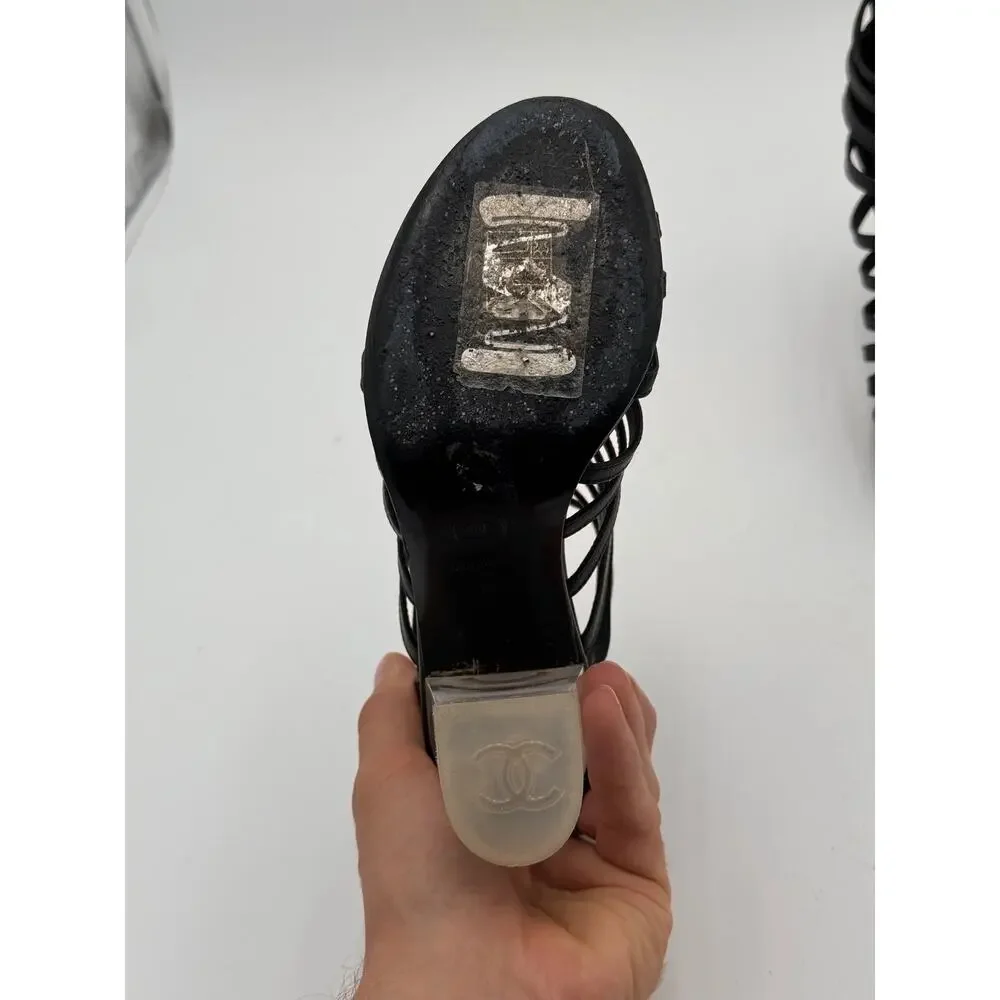 CHANEL good minor